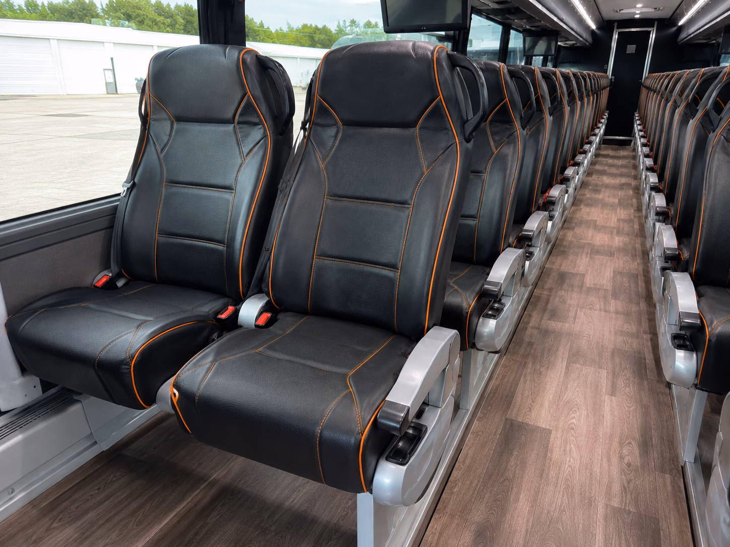 evening wine bar crawl party buses in metro detroit